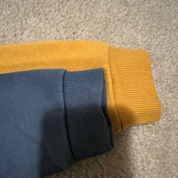 Boys long sleeves sweatshirt. Both age 5-6 brand Primark. - Picture 4 of 7